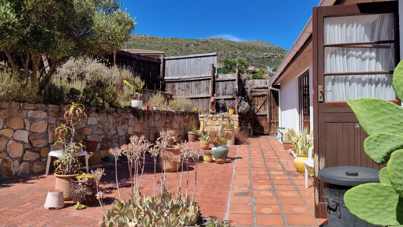 1 Bedroom Property for Sale in Glencairn Heights Western Cape